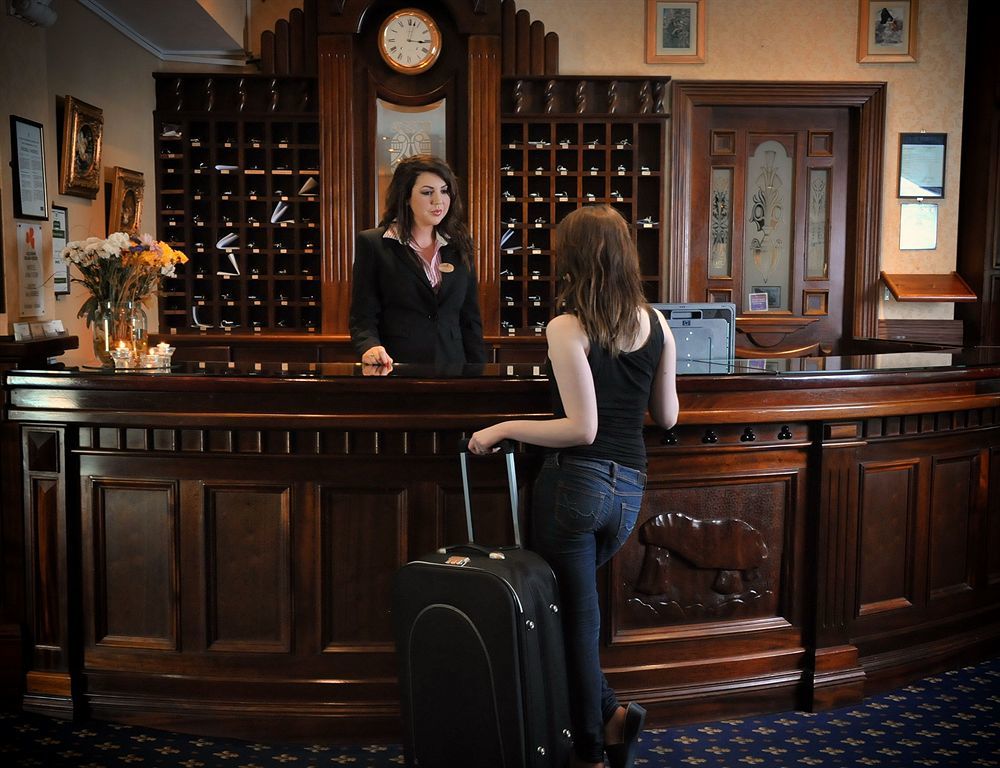 Woodford Dolmen Hotel 4*