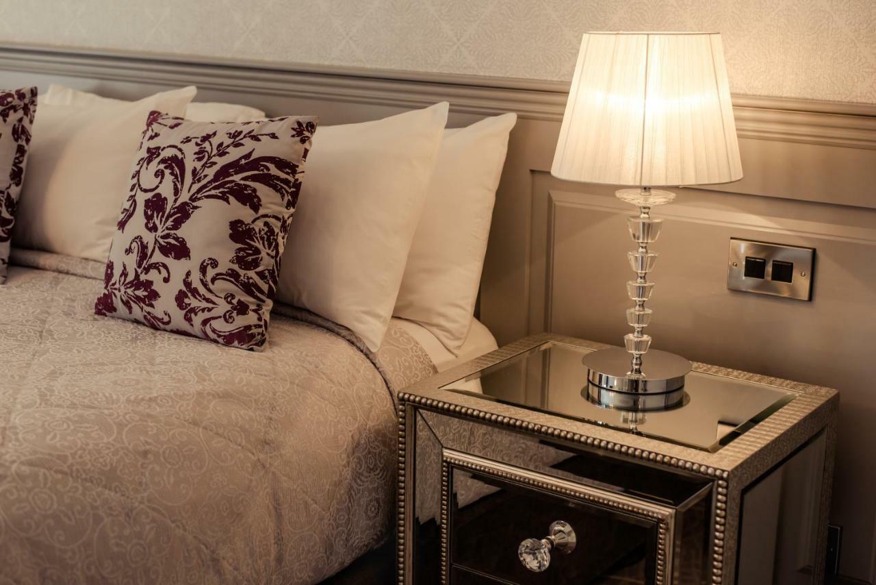Woodford Dolmen Hotel 4*
